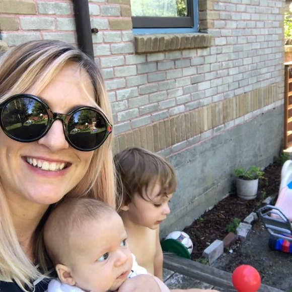 Meet your Posher, Cally - Picture 2 of 2